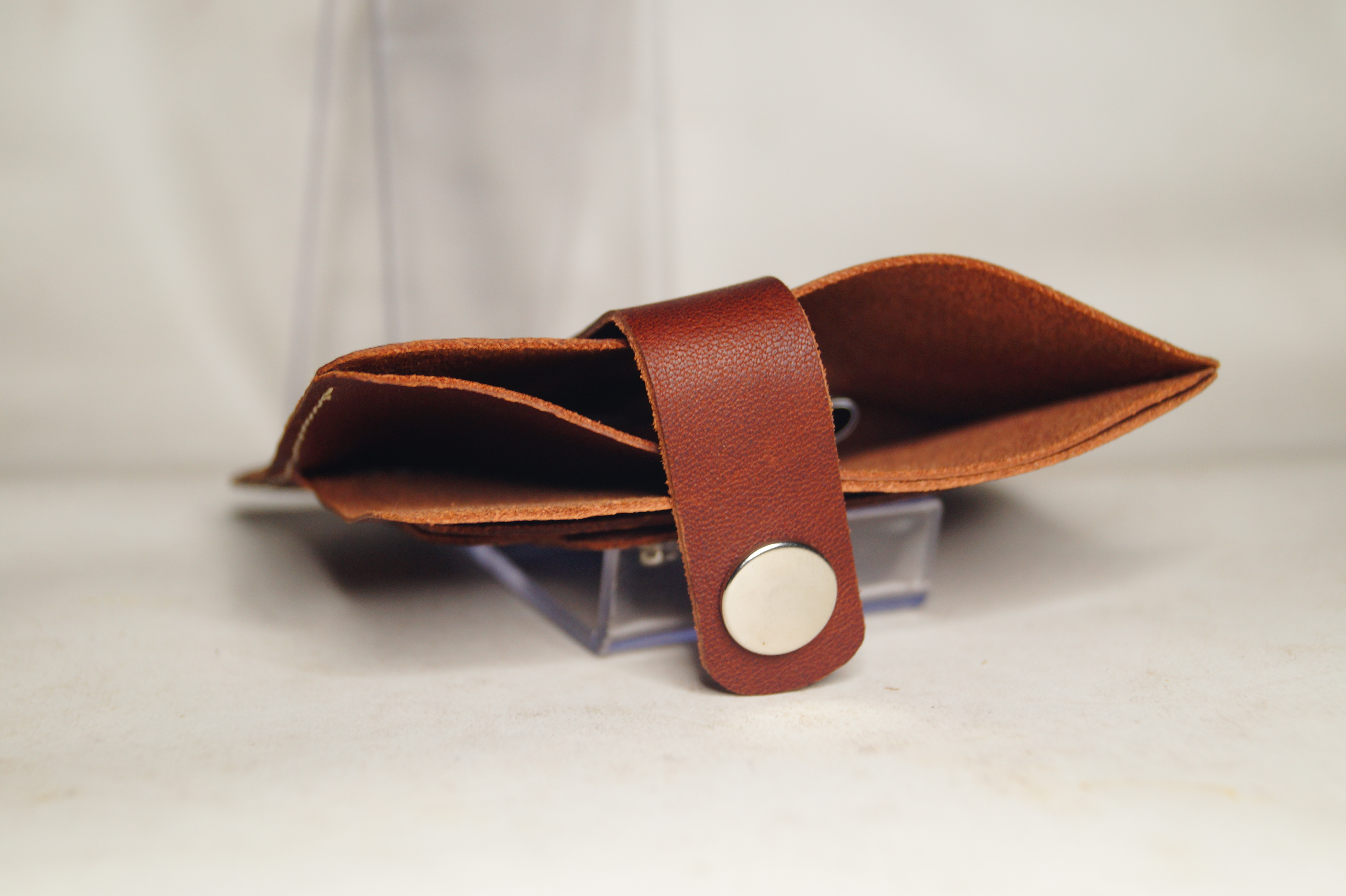 Vhaan's Heritage Oil Pulled Up Leather Card Holder - Maroon shade