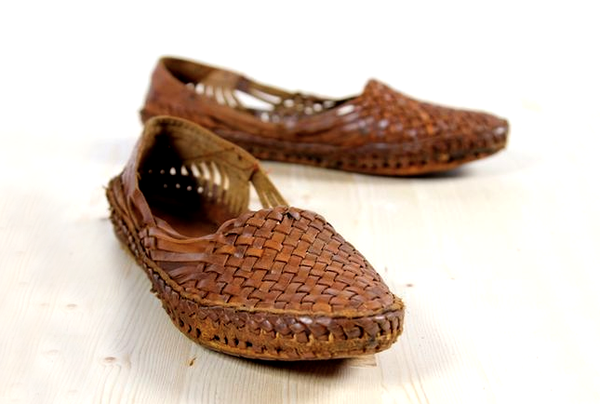 7 Tips to Maintain Kolhapuri Chappals & Leather Products At Home