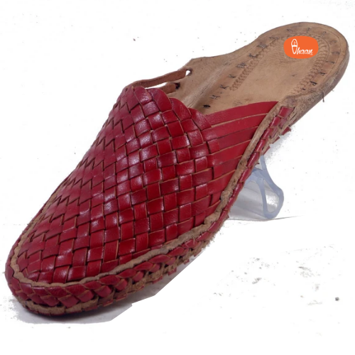 Women's kolhapuri slip-on shoes- Red